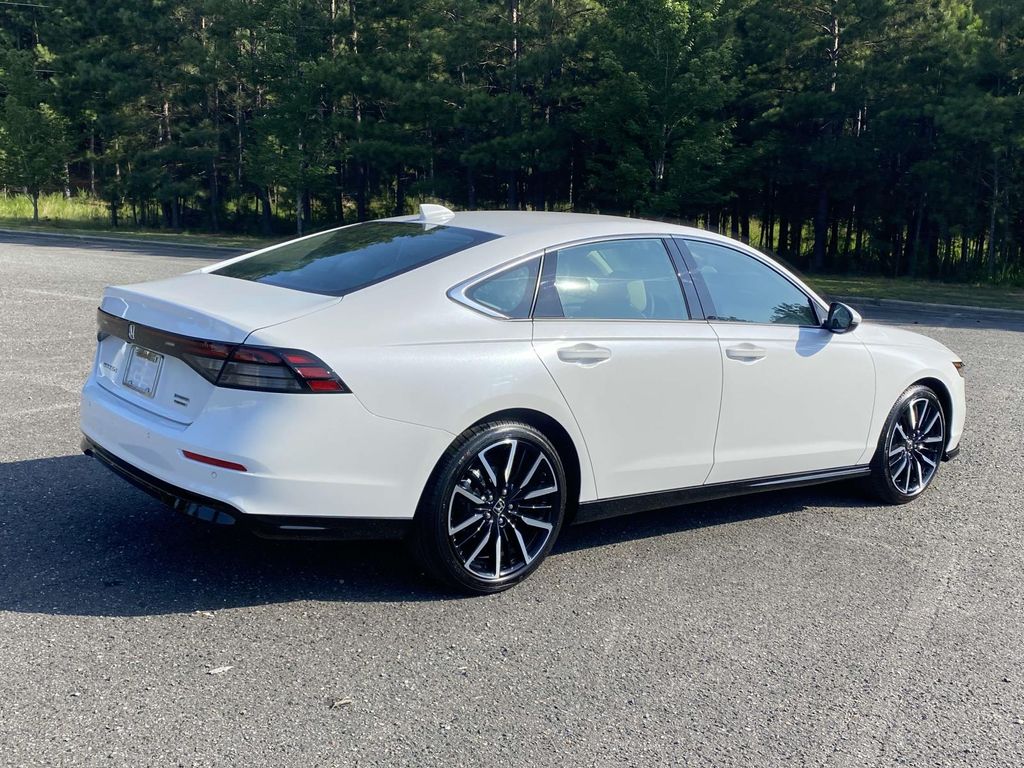 2025 Honda Accord Hybrid Touring photo 3