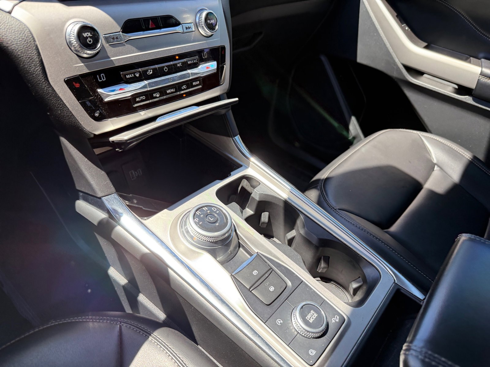 2021 Ford Explorer XLT photo 12