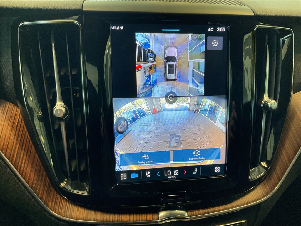 2024 Volvo XC60 B5 Plus photo 23