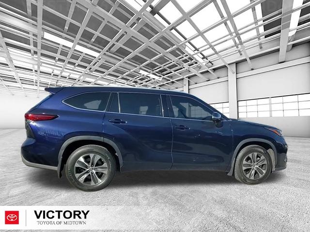2022 Toyota Highlander XLE photo 2