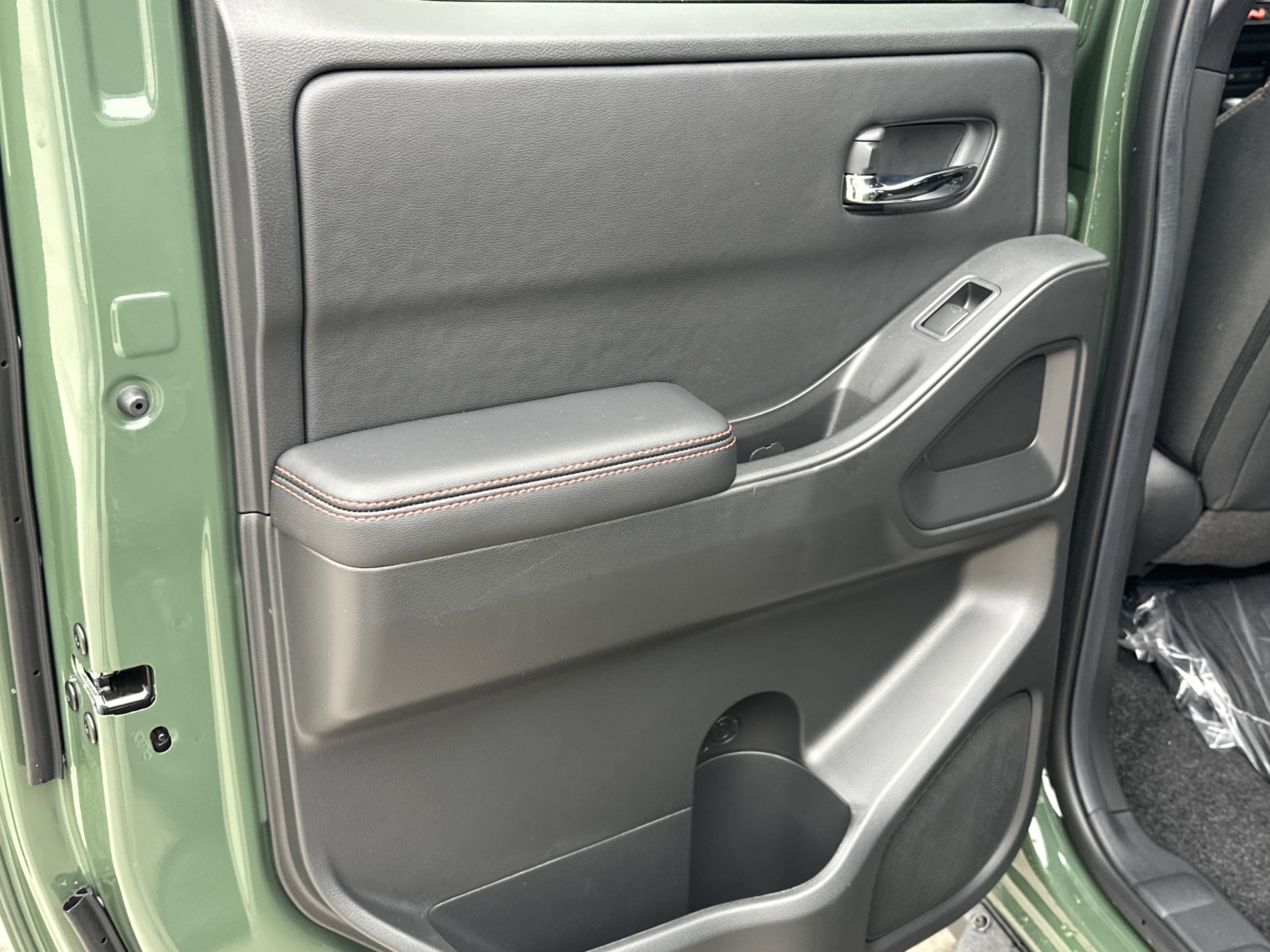 2025 Nissan Frontier PRO-4X photo 4