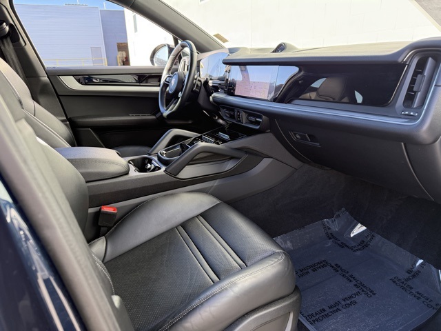 2024 Porsche Cayenne Coupe Base photo 17