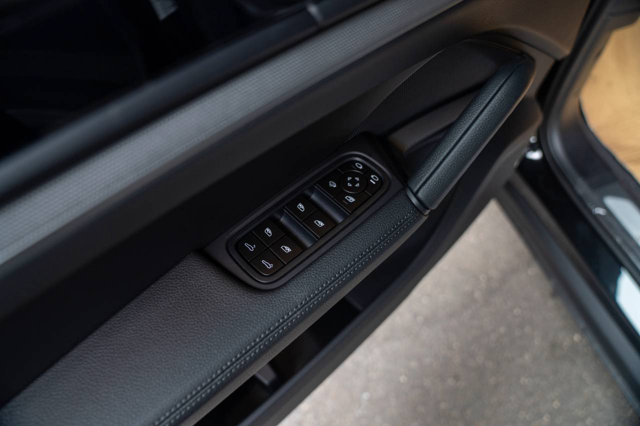 2025 Porsche Cayenne Coupe photo 25