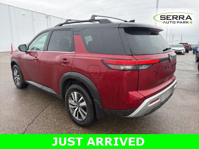 2023 Nissan Pathfinder SL photo 3