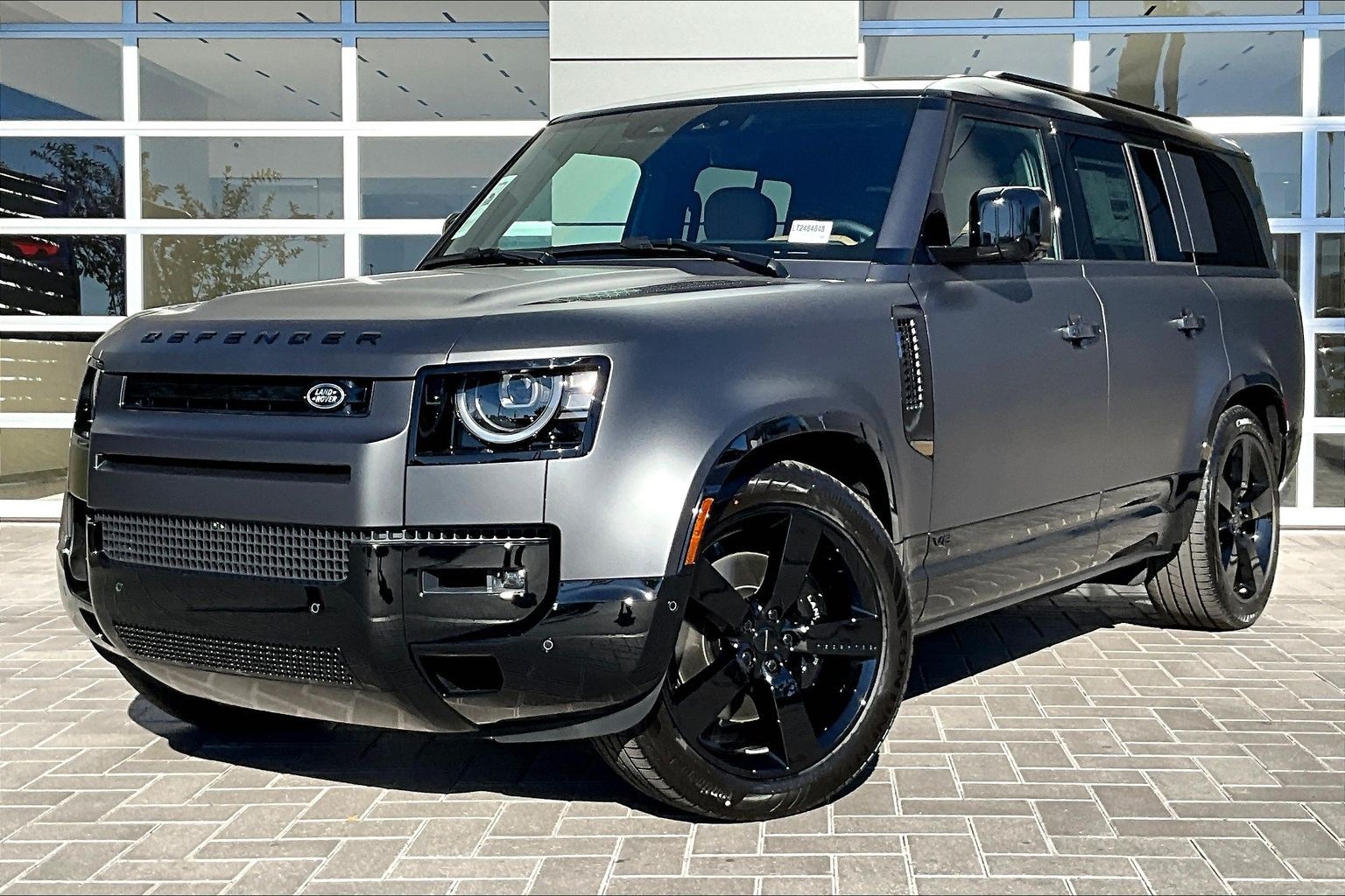 2026 Land Rover Defender V8's photo