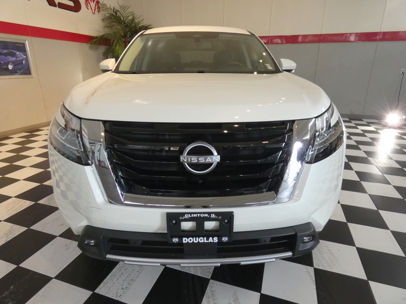 2022 Nissan Pathfinder SL photo 2