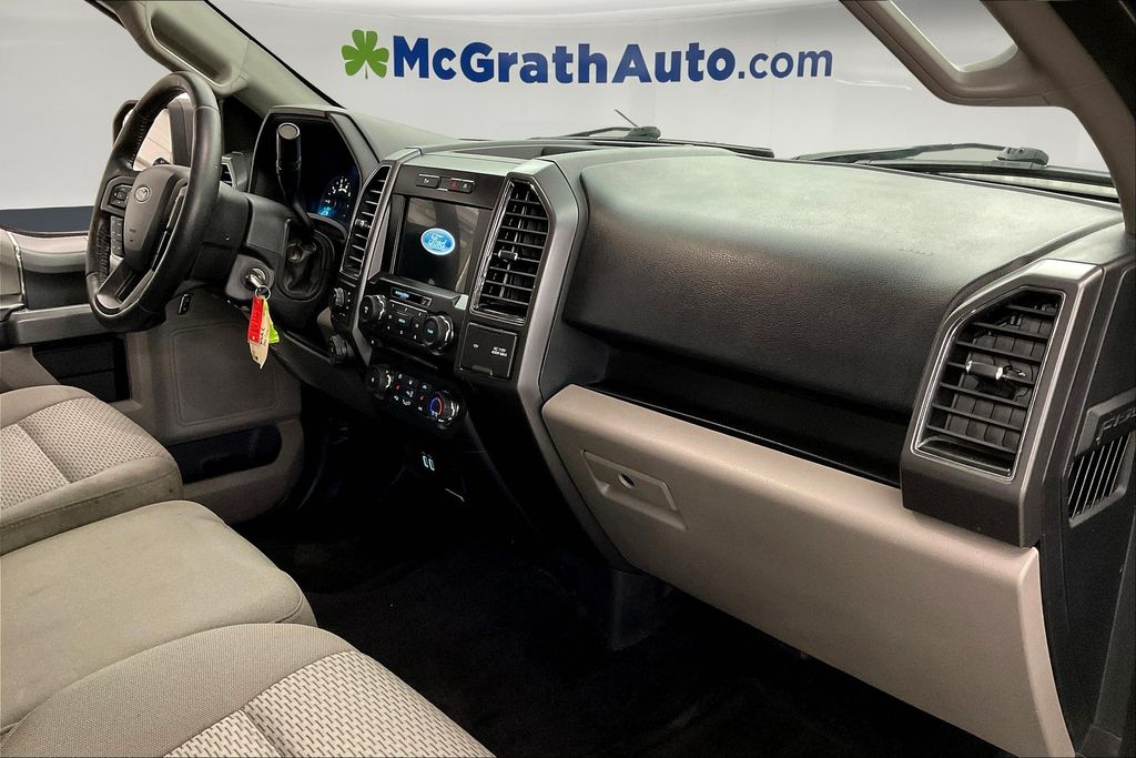 2017 Ford F-150 XLT photo 16