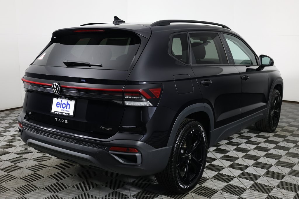2025 Volkswagen Taos SE photo 3
