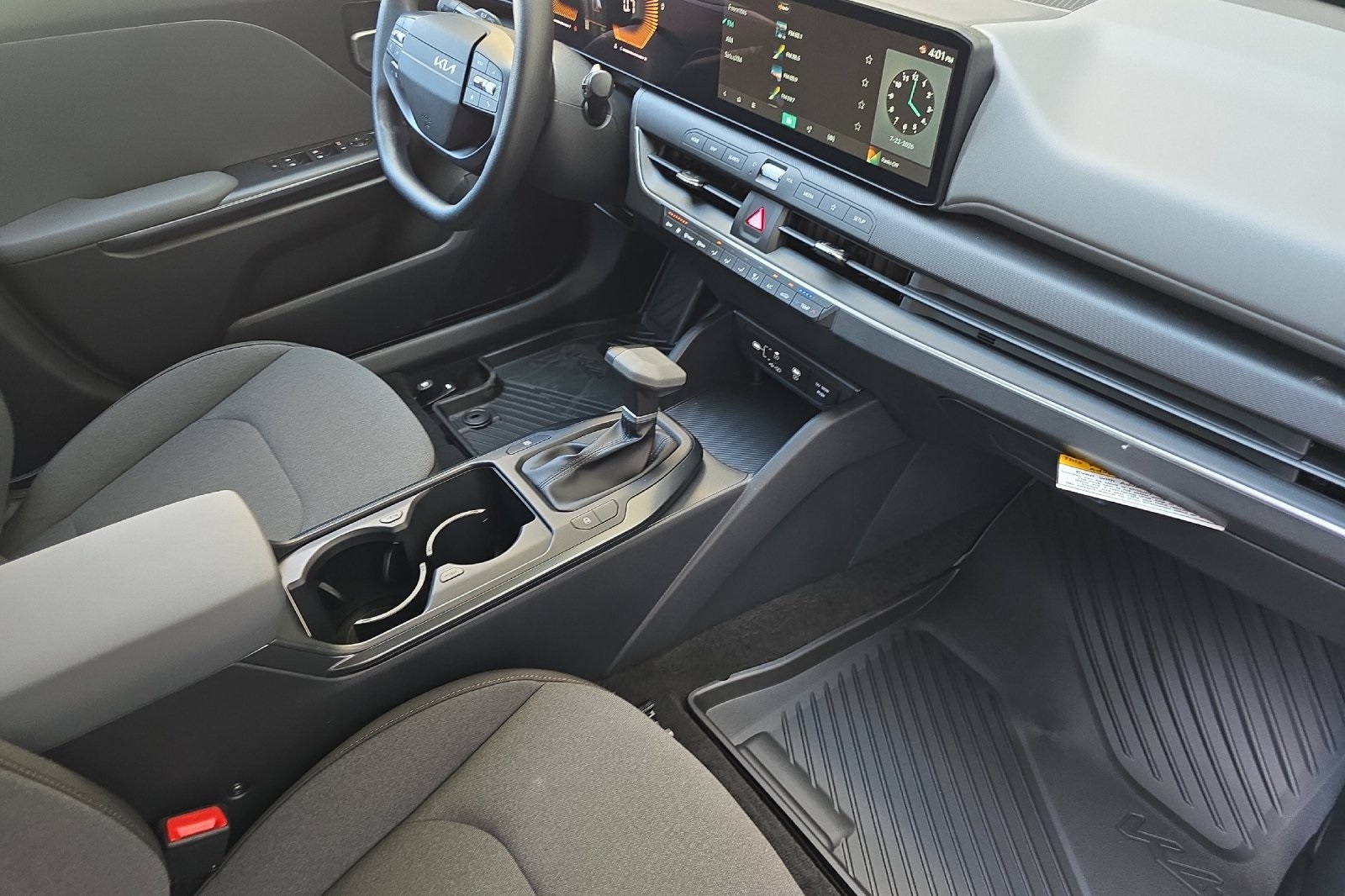 2025 Kia K4 LXS photo 11