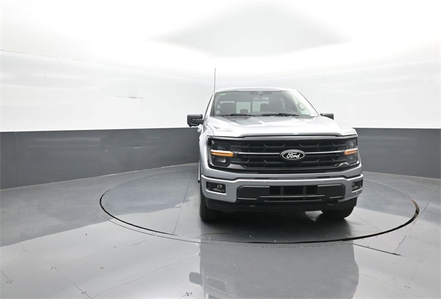 2025 Ford F-150 XLT photo 2