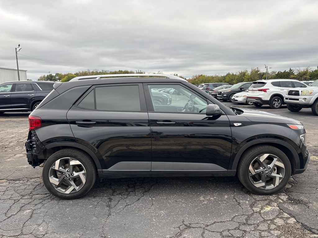 2022 Hyundai Venue SEL Limited photo 3