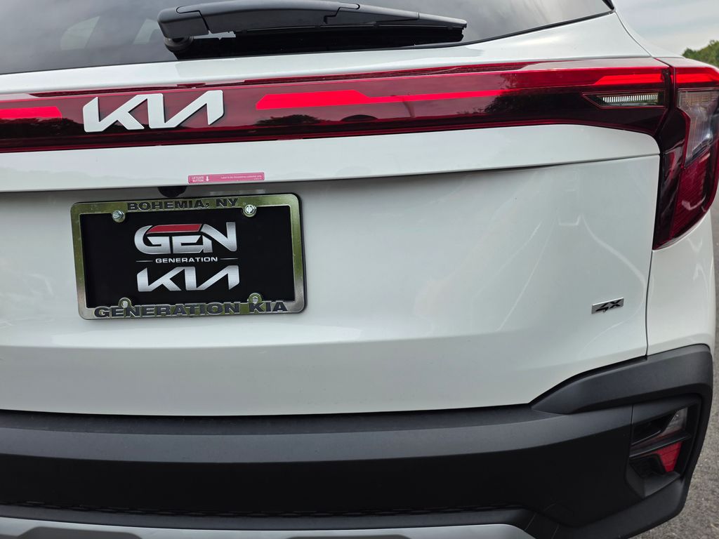 2025 Kia Seltos LX photo 25
