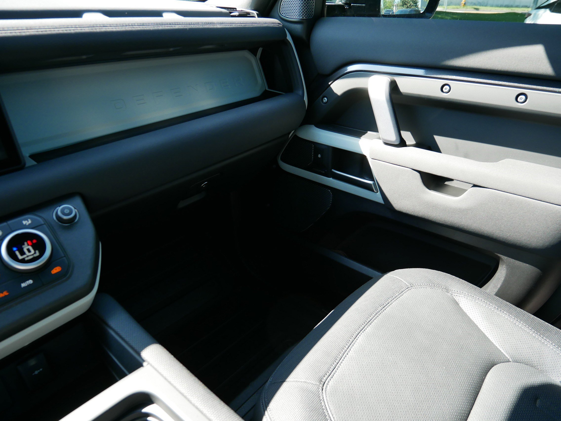 2022 Land Rover Defender X-Dynamic S photo 24