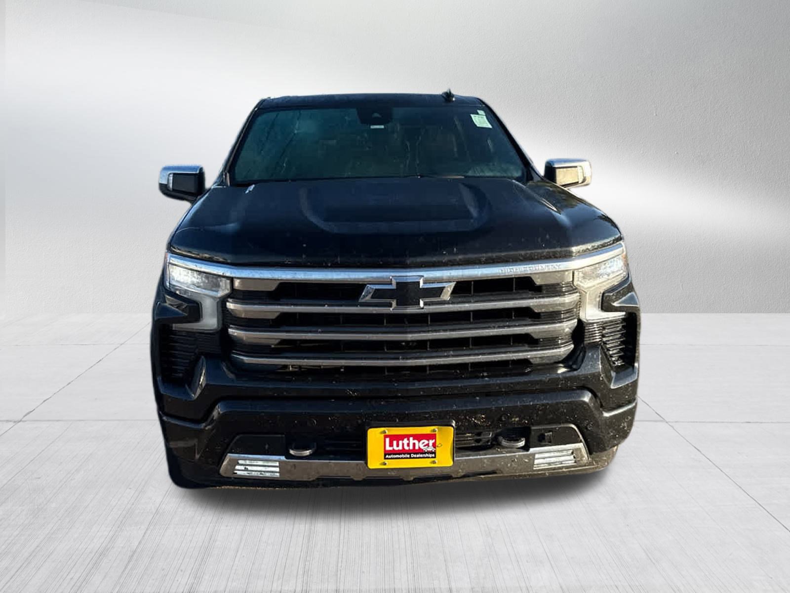 2023 Chevrolet Silverado 1500 High Country photo 2