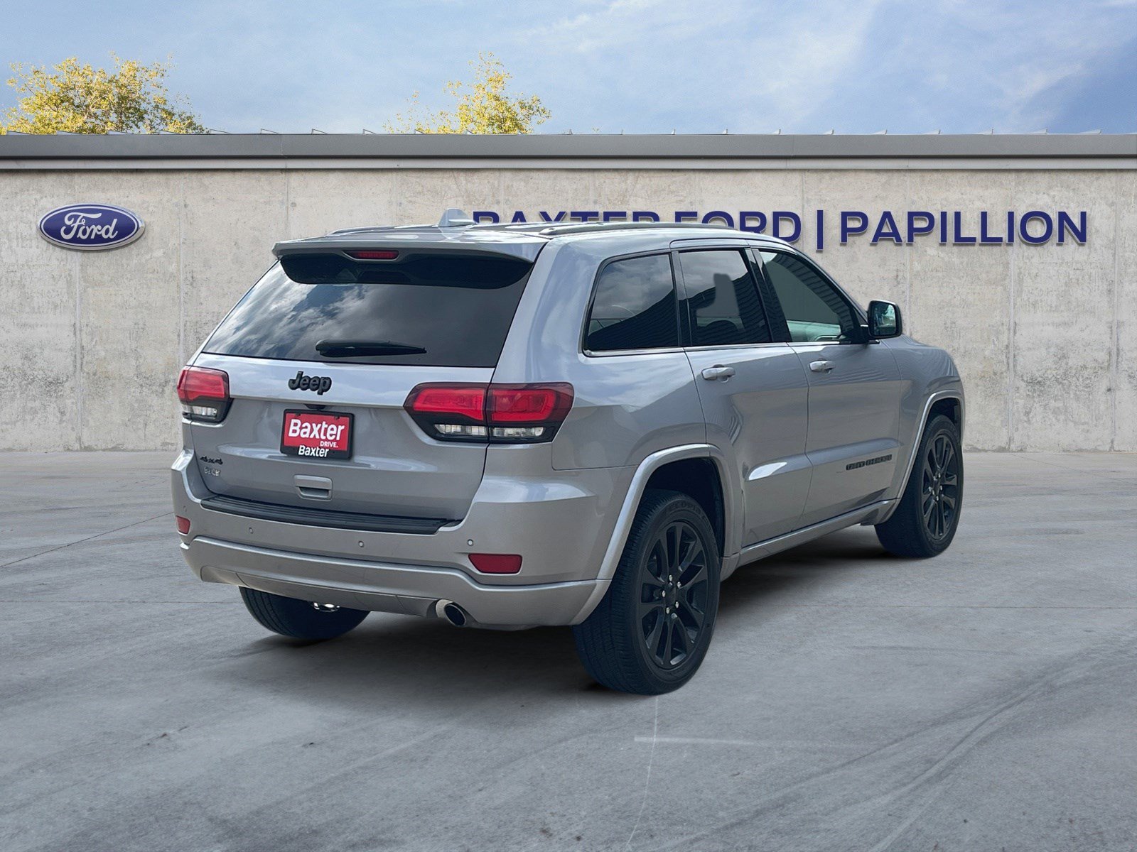 2019 Jeep Grand Cherokee Altitude photo 2