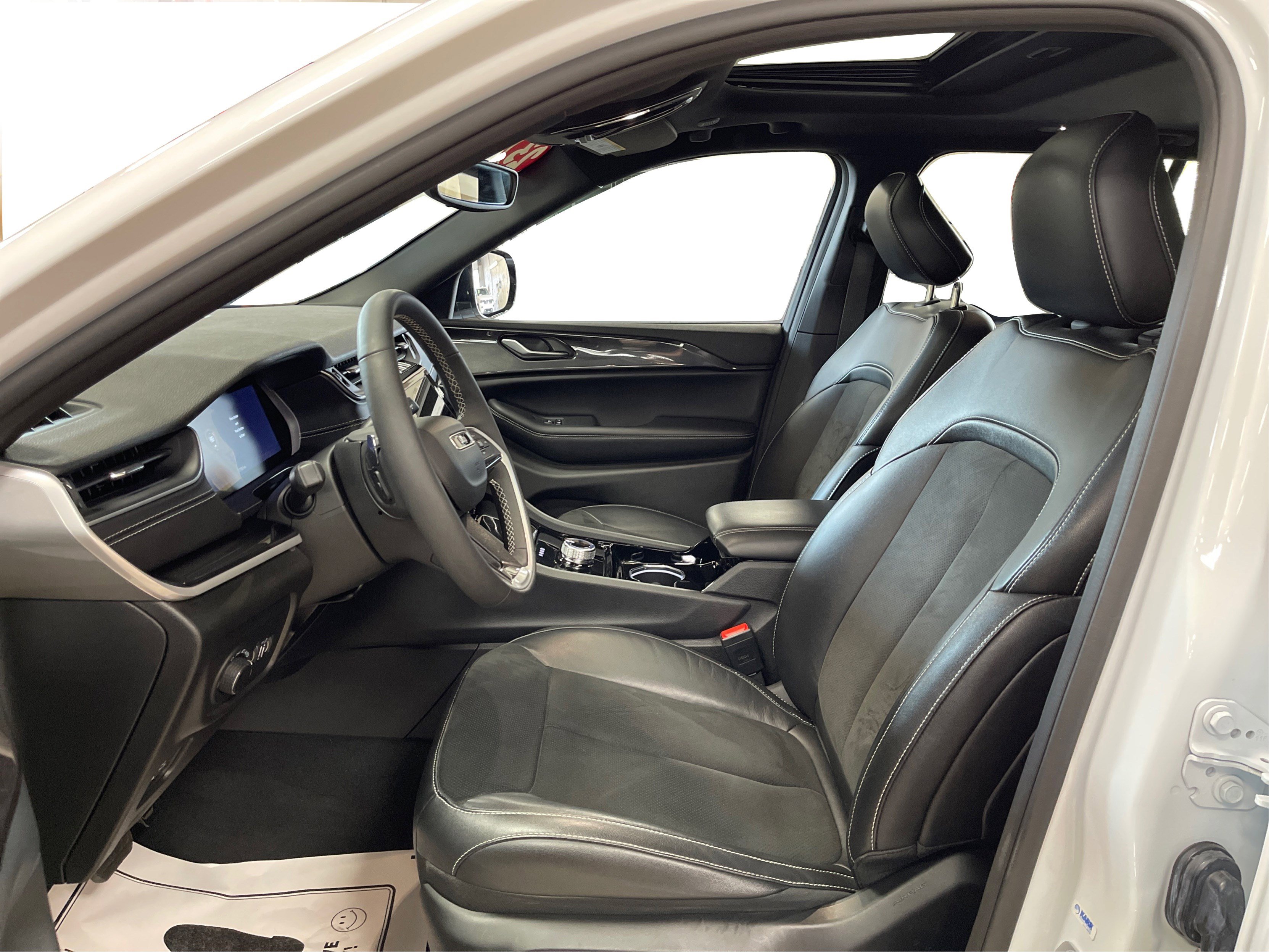 2023 Jeep Grand Cherokee Altitude photo 20