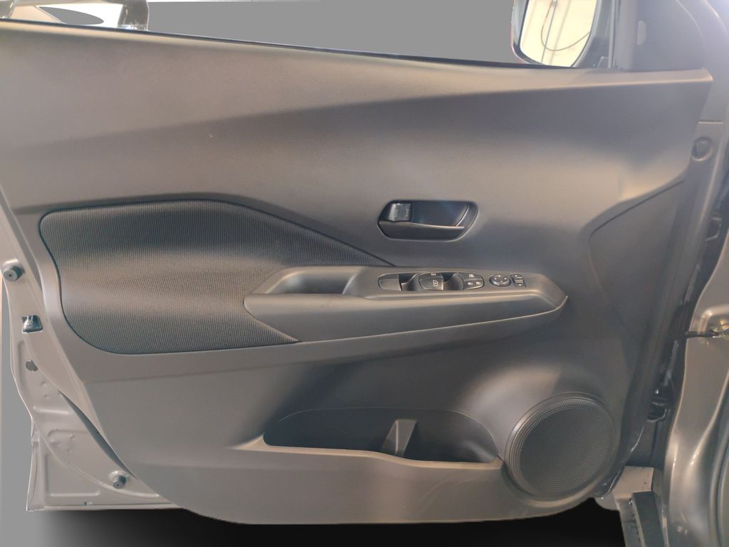 2025 Nissan Kicks Play S photo 14