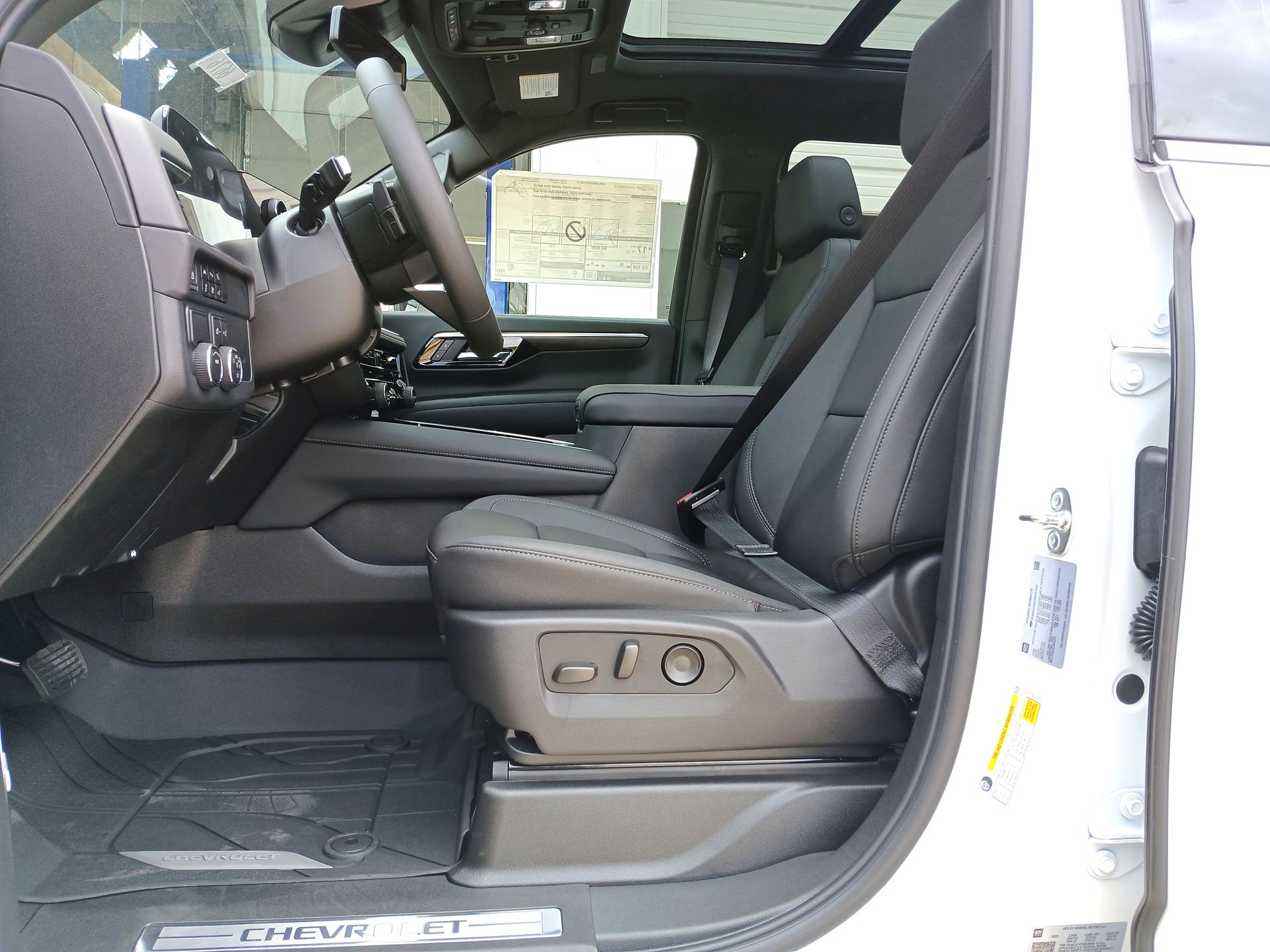 2025 Chevrolet Suburban LT photo 19