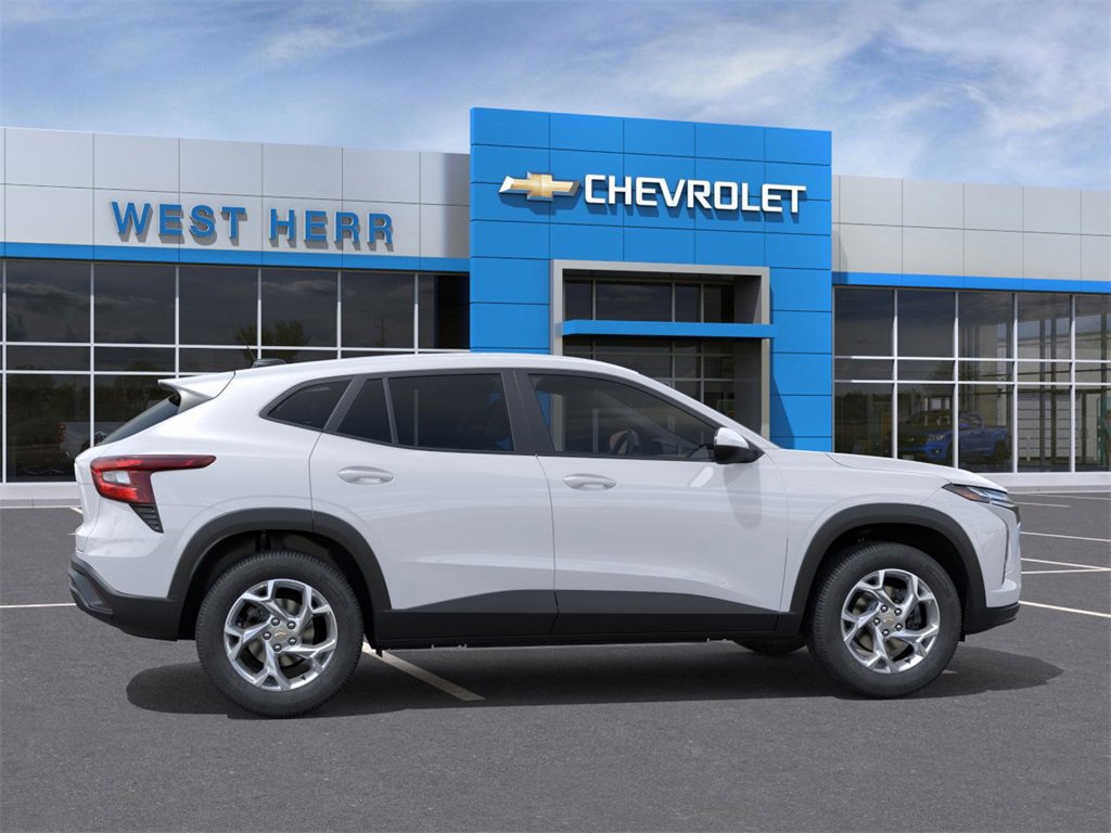 2026 Chevrolet Trax LS photo 4