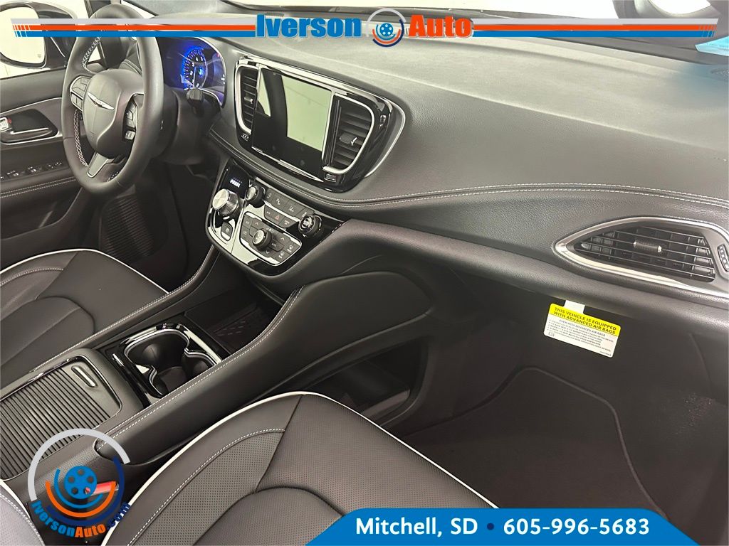 2026 Chrysler Pacifica Limited photo 30