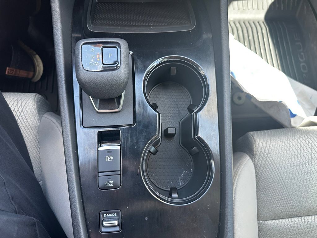2024 Nissan Rogue SV photo 17