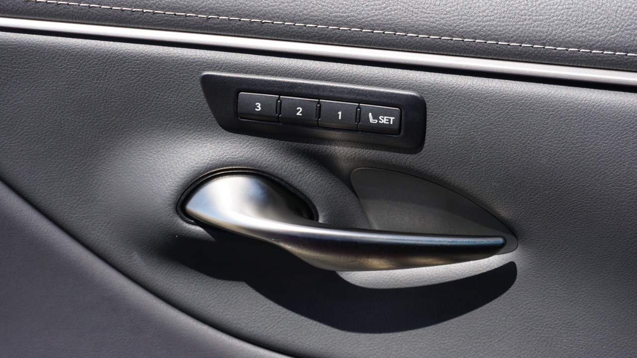 2024 Lexus ES 250 Premium photo 19