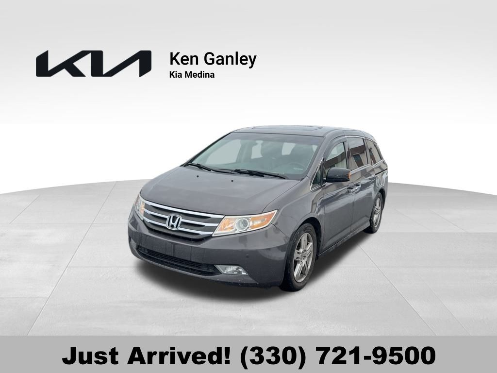 2011 Honda Odyssey Touring's photo
