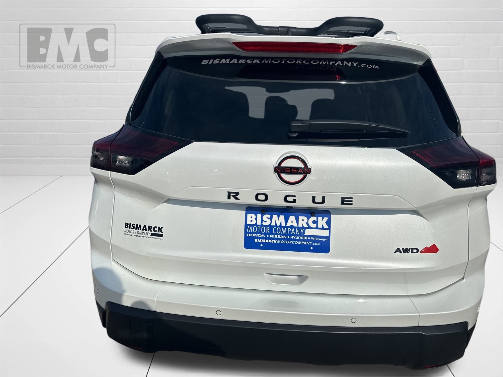2026 Nissan Rogue SV photo 2