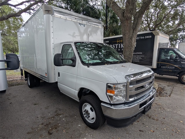 2026 Ford E-450 photo 2
