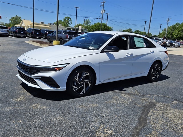 2025 Hyundai Elantra SEL Sport photo 3