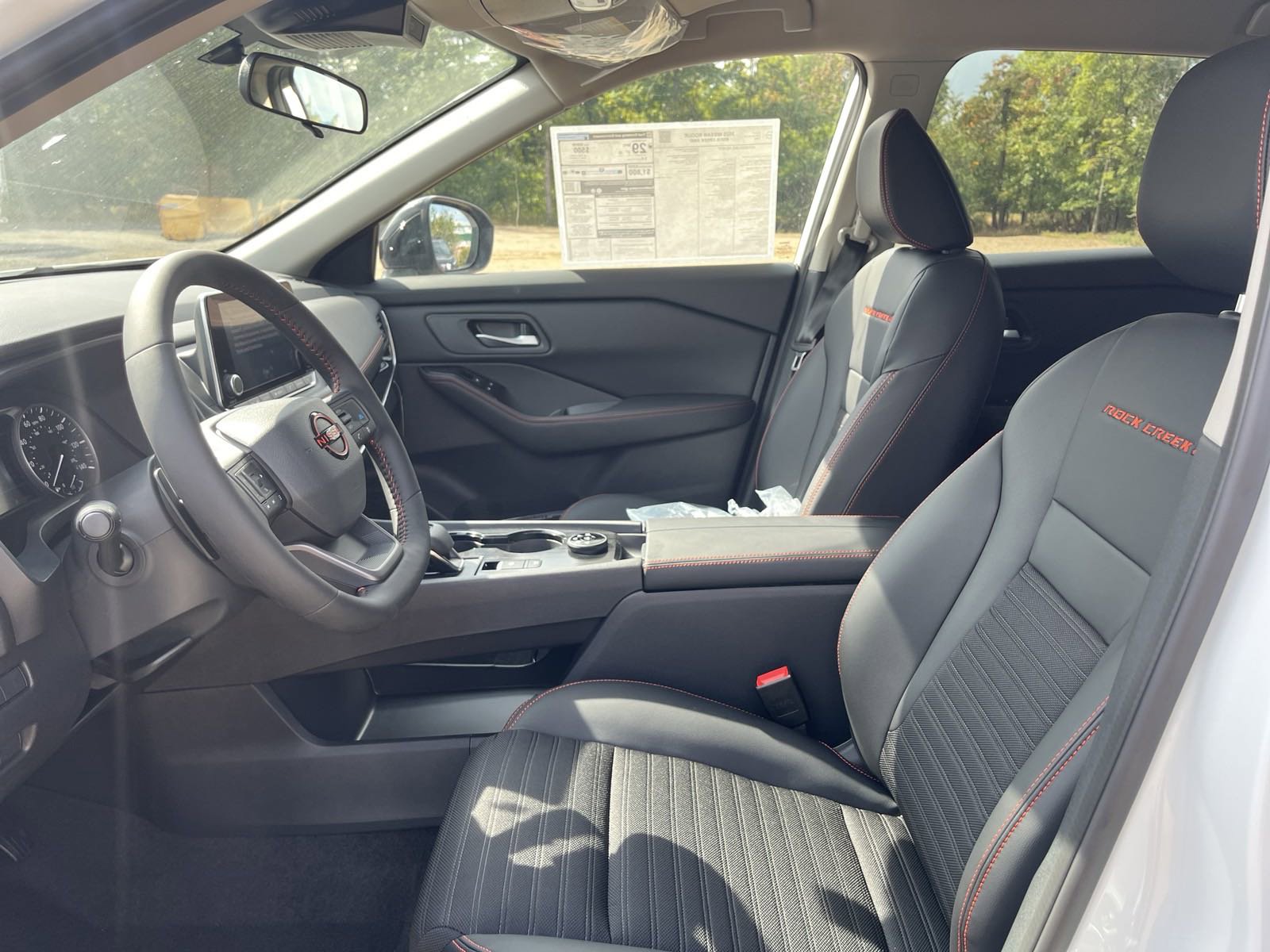 2025 Nissan Rogue SV photo 7