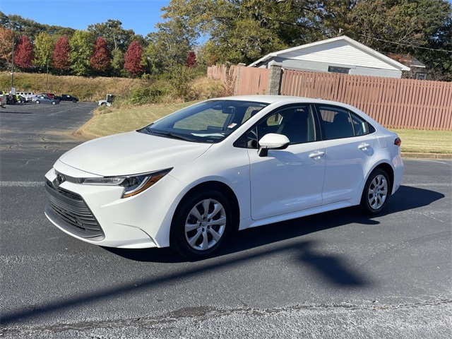 2025 Toyota Corolla LE photo 3