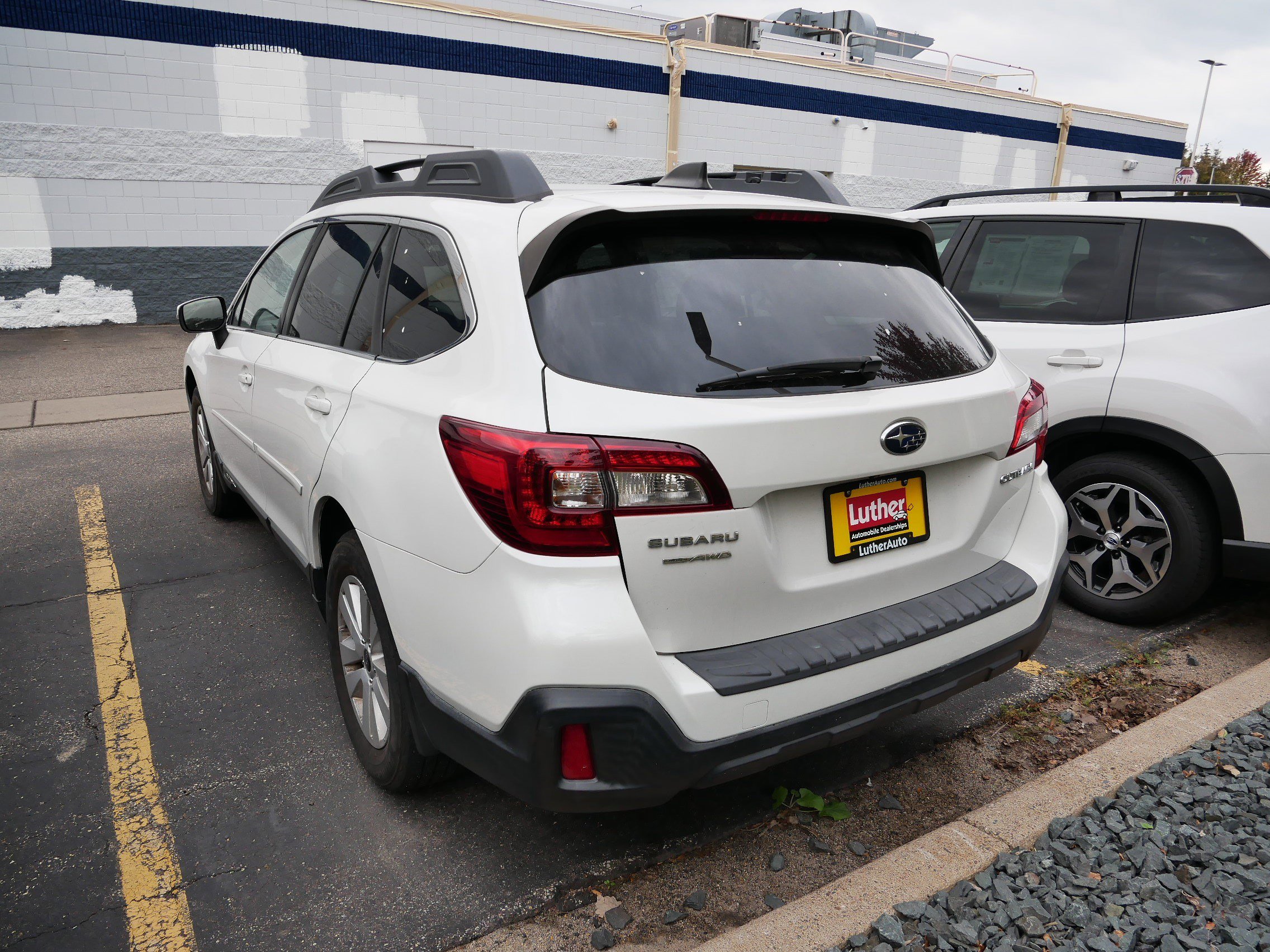 2019 Subaru Outback Premium photo 4
