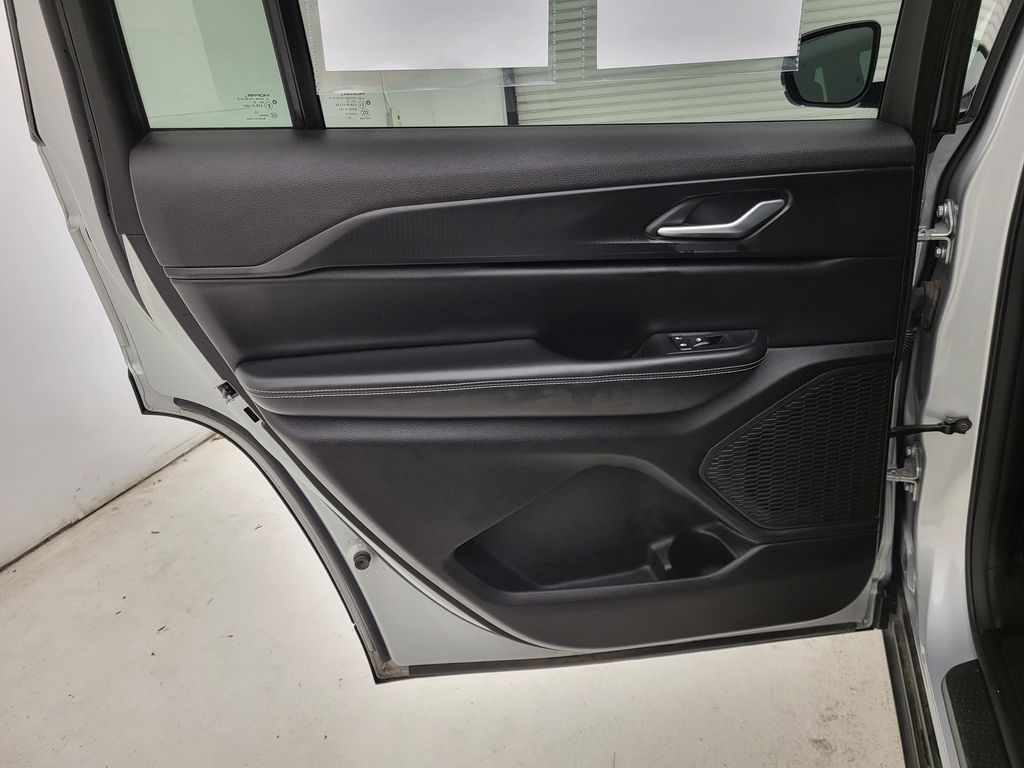 2024 Jeep Grand Cherokee Altitude photo 23