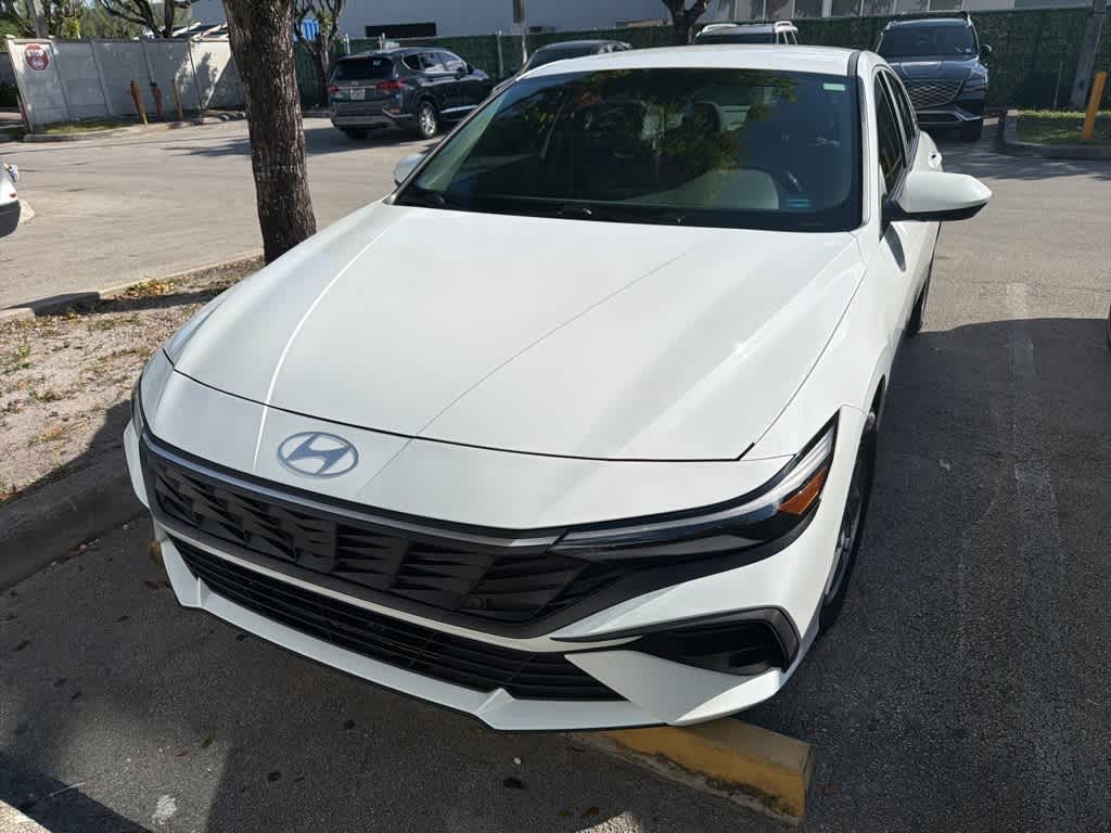 2024 Hyundai Elantra SE