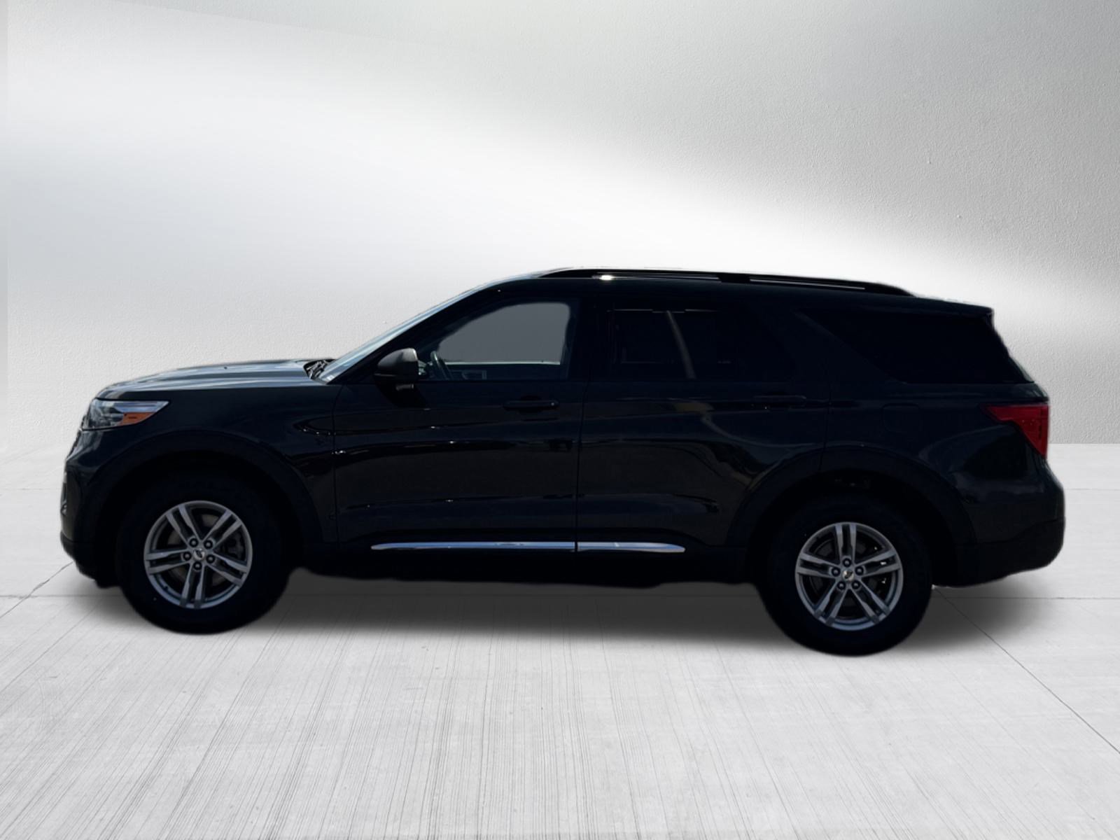 2022 Ford Explorer XLT photo 2