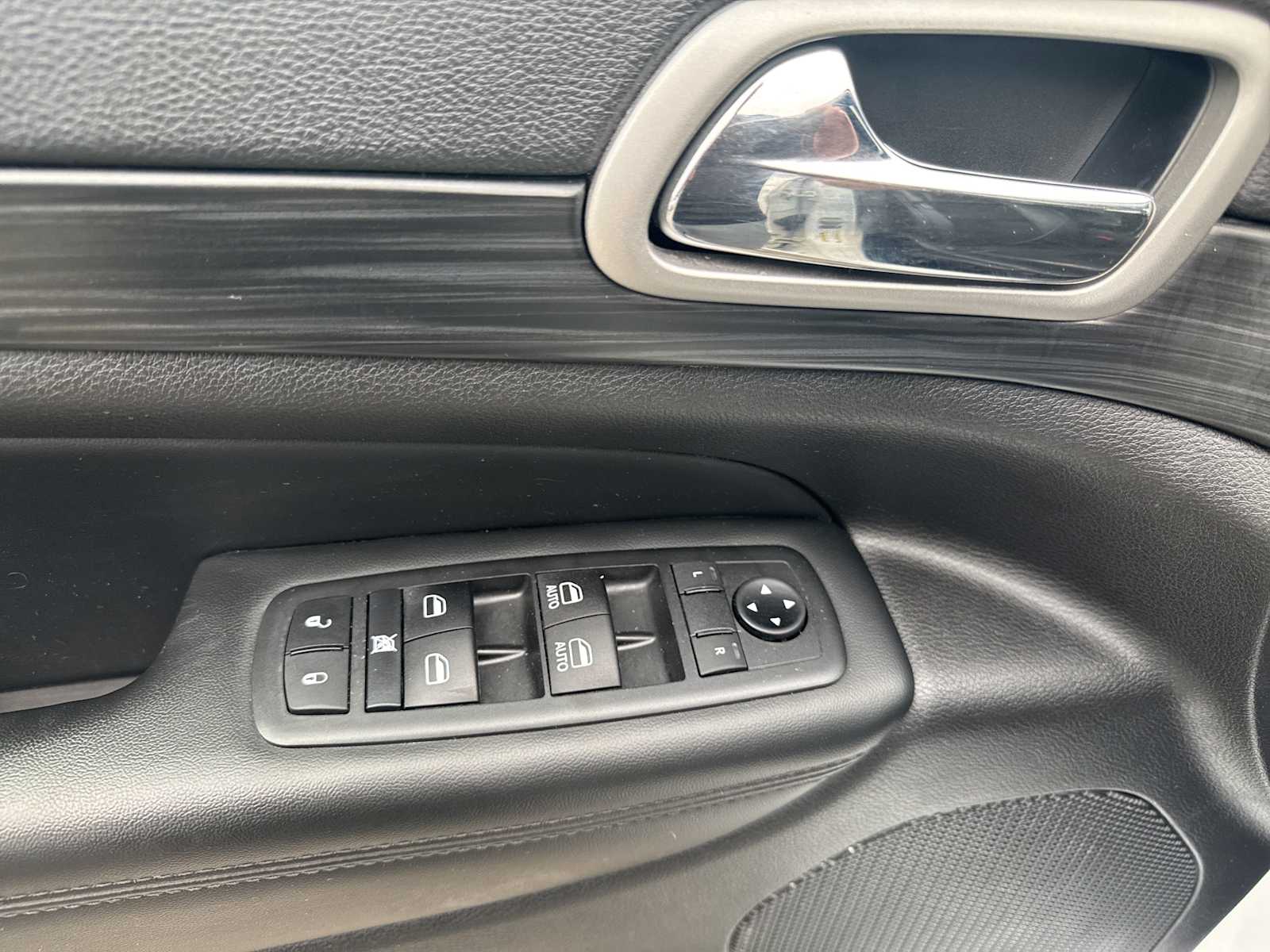 2021 Jeep Grand Cherokee Laredo X photo 15