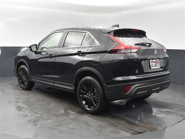2025 Mitsubishi Eclipse Cross LE photo 2