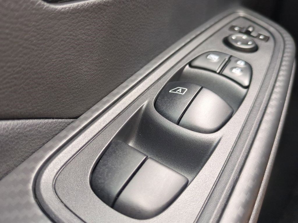 2025 Nissan Versa SV photo 19