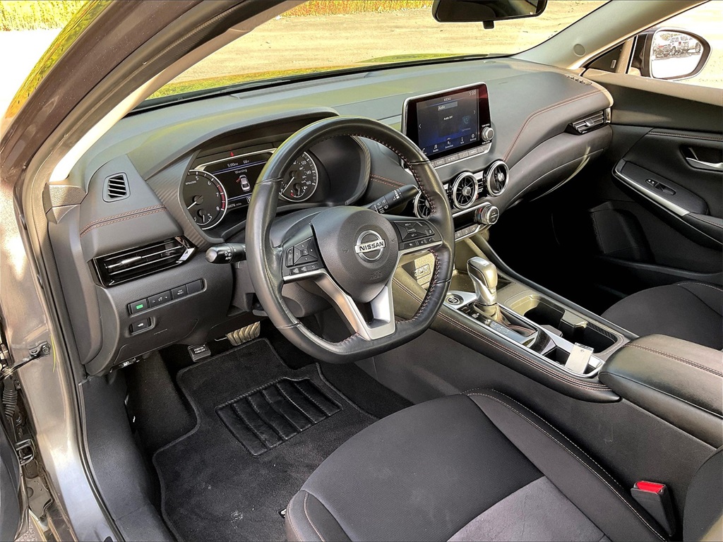 2022 Nissan Sentra SR photo 8