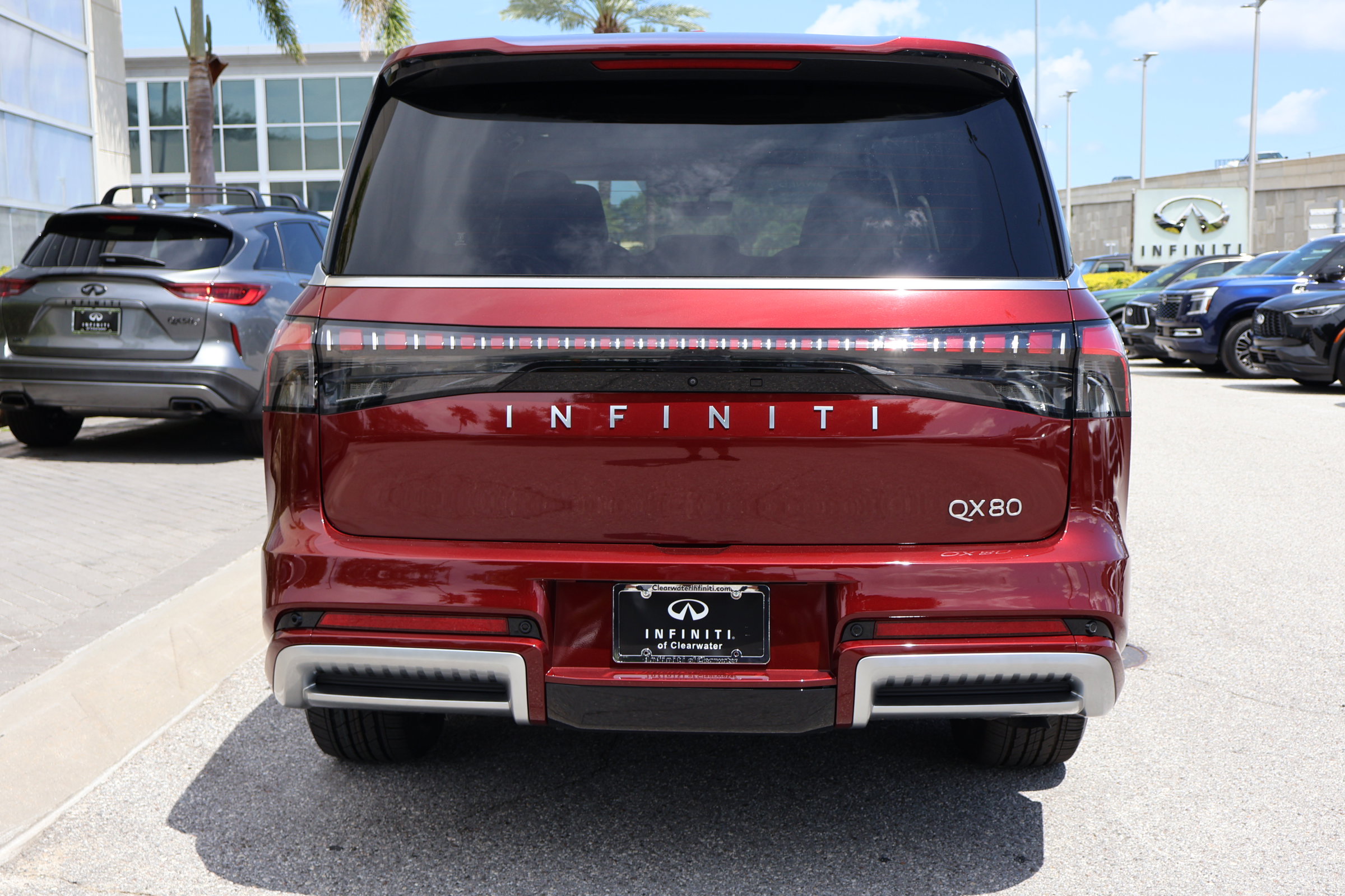 2025 Infiniti QX80 Luxe photo 3