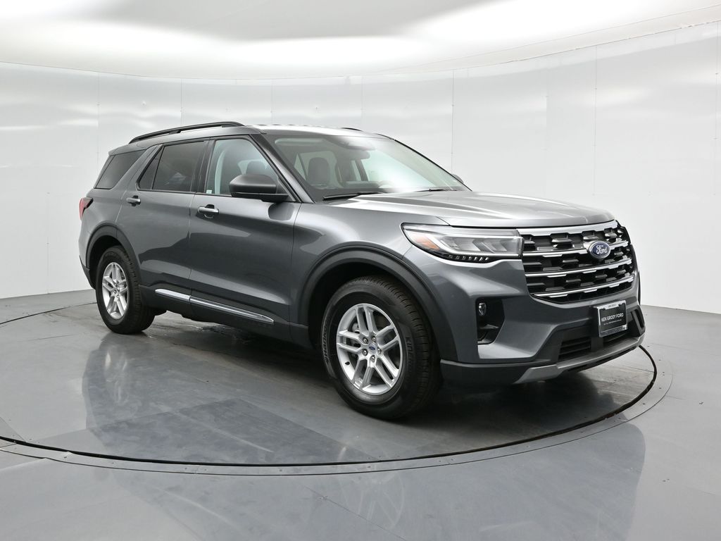 2025 Ford Explorer Active's photo