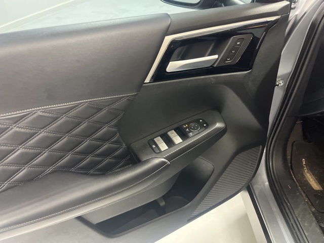2023 Mitsubishi Outlander SEL photo 4