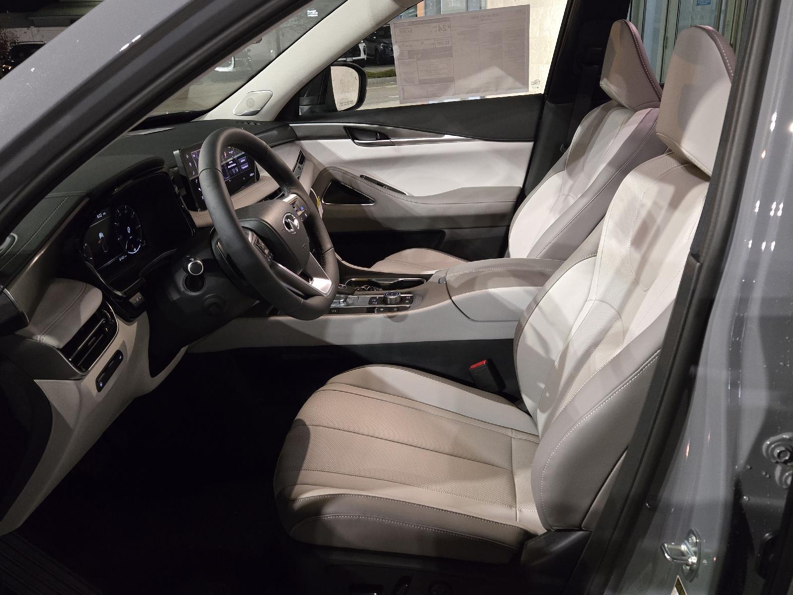 2026 Infiniti QX4 Luxe photo 3