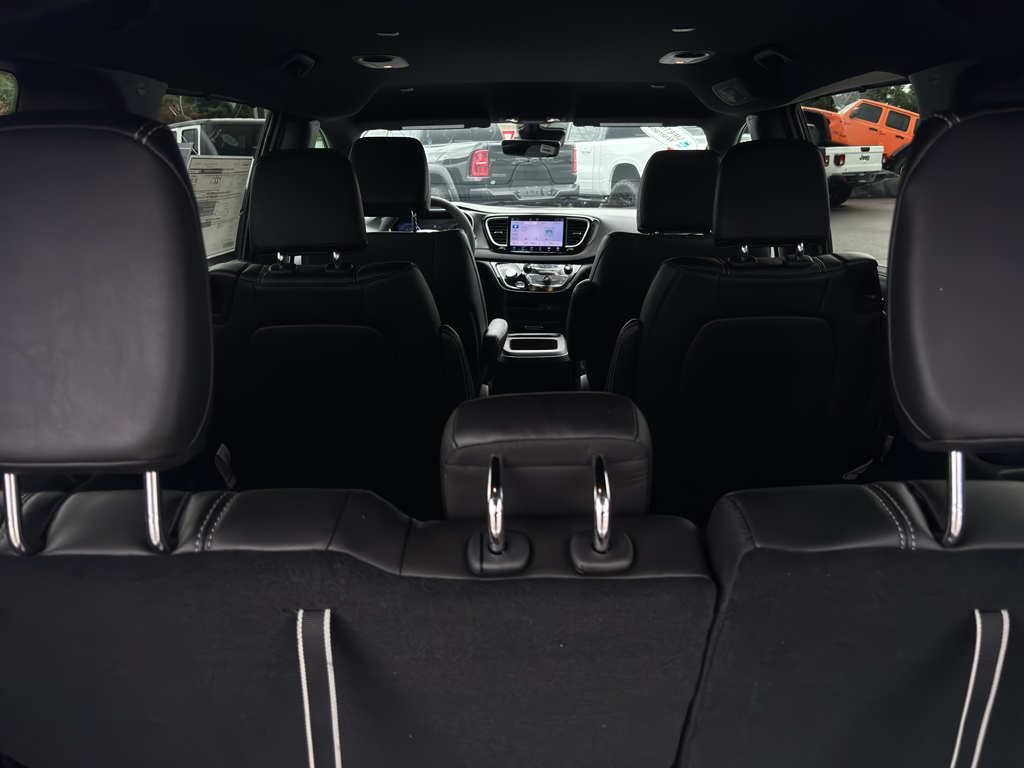 2026 Chrysler Voyager LX photo 8