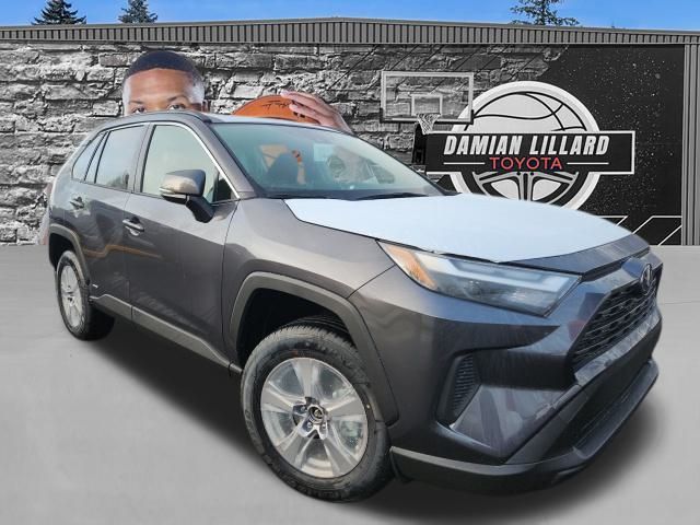 2025 Toyota RAV4 XLE's photo