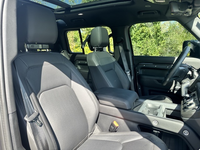 2025 Land Rover Defender 110 S photo 20