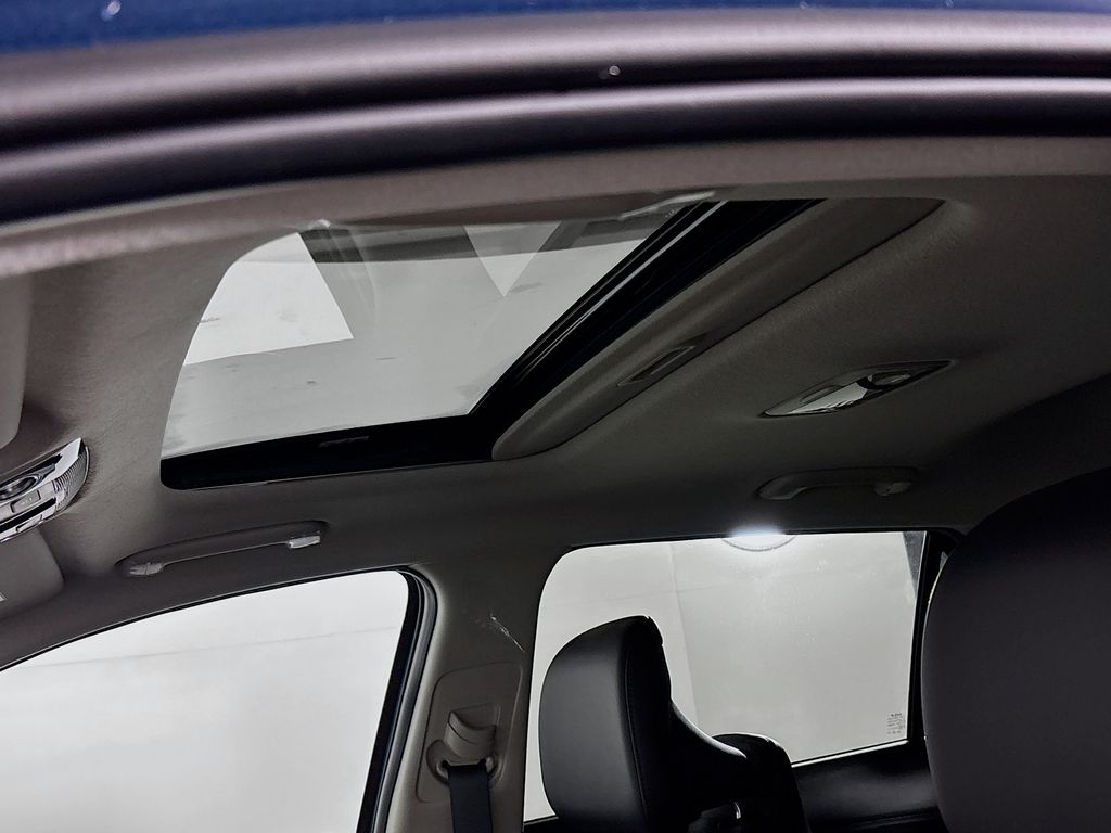 2025 Kia Niro Plug-In Hybrid SX Touring photo 18