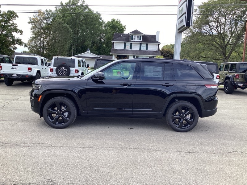 2025 Jeep Grand Cherokee Limited photo 4
