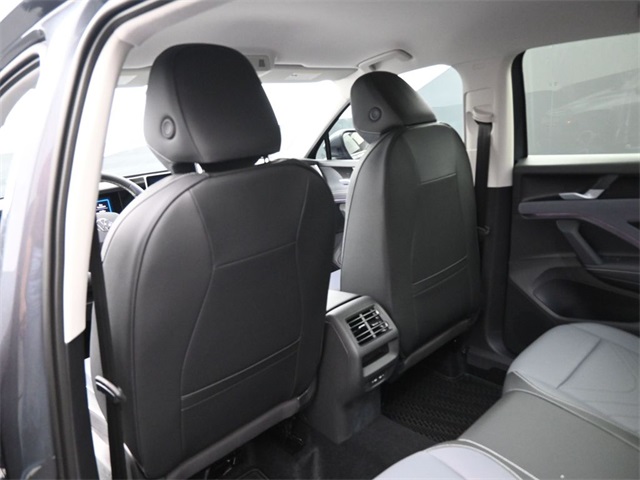 2025 Volkswagen Tiguan SE photo 12